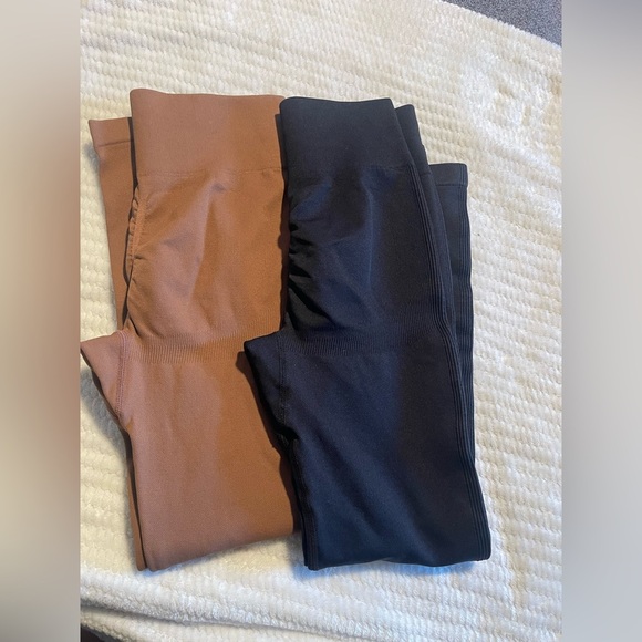 Brown and Black Leggings with Stretchy Fabric and Wide Waistband - Picture 5 of 6